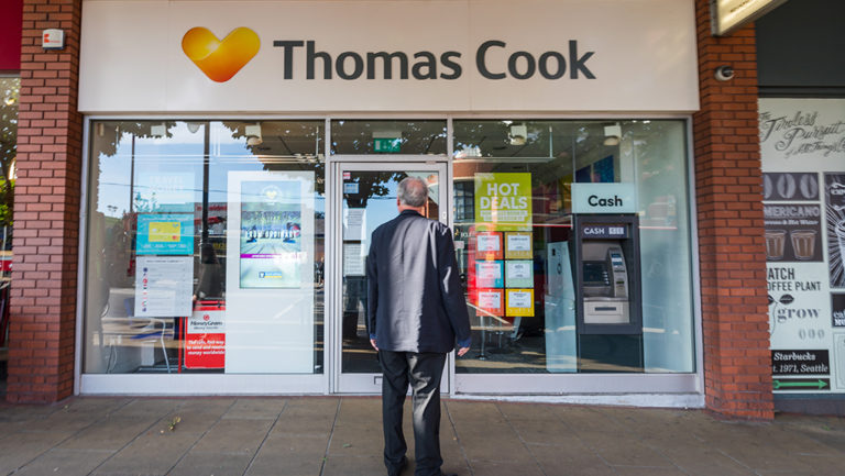 Thomas Cook: Στελέχη λάμβαναν εξωπραγματικές αμοιβές την ώρα που ο όμιλος κατέρρεε