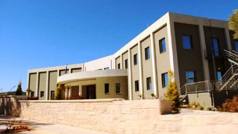 Το προεδρείο του Δημοτικού Συμβουλίου Αρχανών- Αστερουσίων