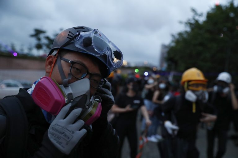 Γενική απεργία και νέες διαδηλώσεις στο Χονγκ Κονγκ