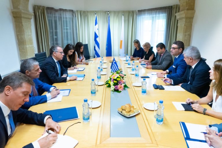 Γ.Κουμουτσάκος για μεταναστευτικό: “Οφείλουμε Κύπρος και Ελλάδα να ενεργήσουμε συντονισμένα”