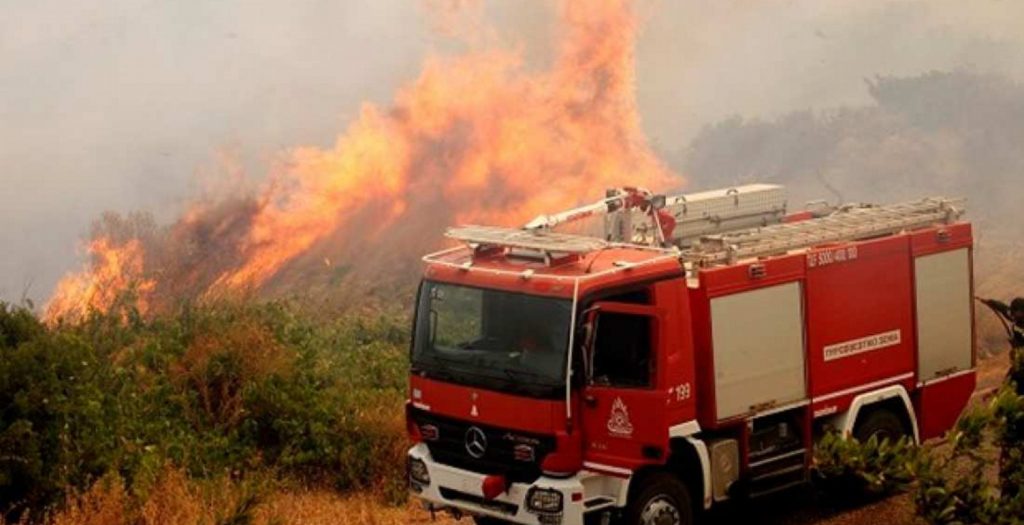 Υπό μερικό έλεγχο η πυρκαγιά στα Καλύβια-Σε ύφεση οι φωτιές σε Κεφαλονιά-Μενίδι (video)