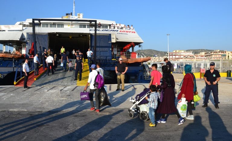 Προσωρινή στέγη για πρόσφυγες-μετανάστες στη Β. Ελλάδα (video)
