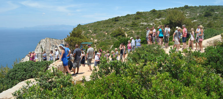 Ζάκυνθος: Χρυσόστομος κατά απαγόρευσης πρόσβασης στο πλάτωμα του «Ναυαγίου»