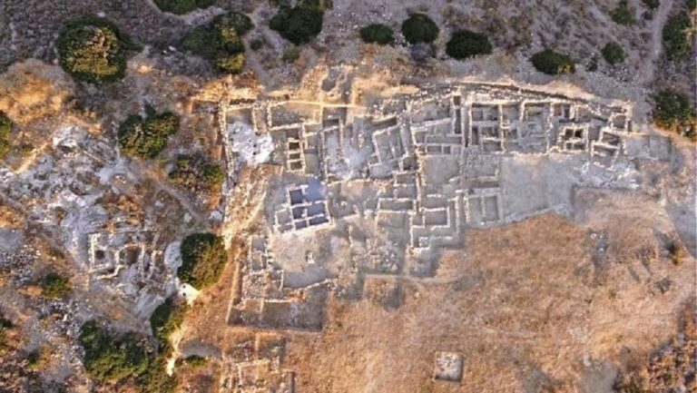 Αρχαιολογικά ευρήματα στον Πετρά Σητείας