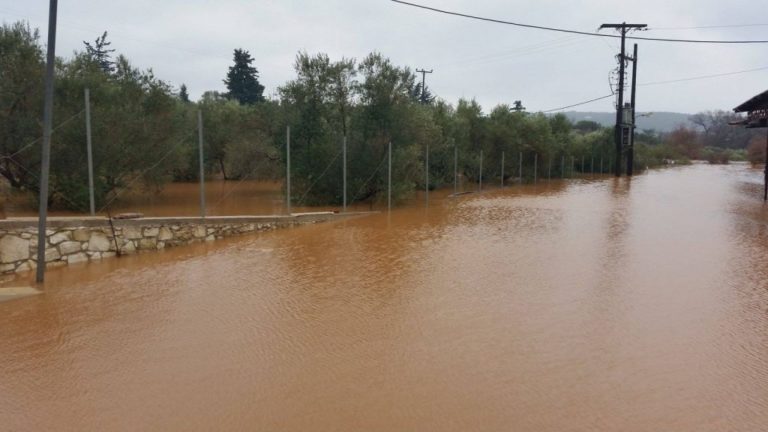 Οι πλημμυροπαθείς μετρούν τις “πληγές” τους