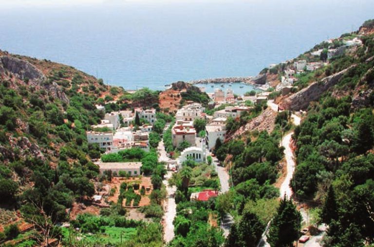 Έντονες διαμαρτυρίες από τους Ικαριώτες για την σφράγιση των Λουτροκαταστημάτων στα Θέρμα