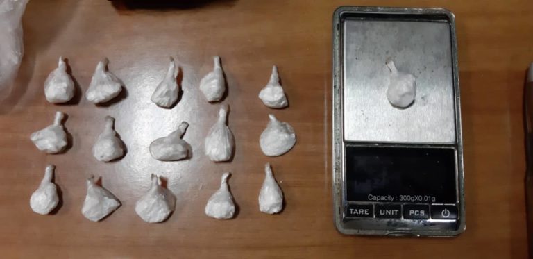 Ηράκλειο: Δύο συλλήψεις – Κατασχέθηκαν περισσότερα από 100 γρ. κοκαίνης και όπλα