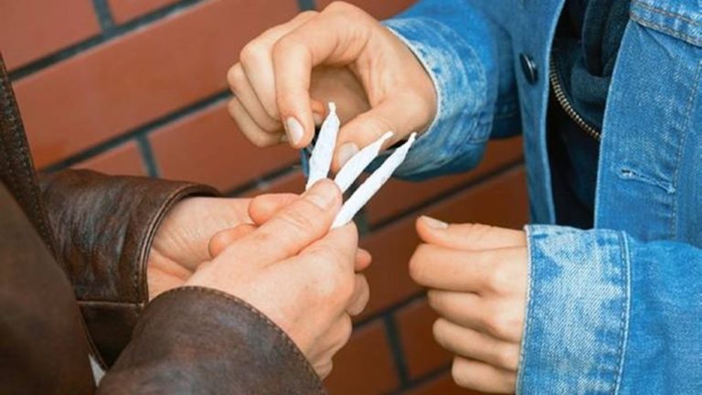 Επί τάπητος το πρόβλημα των ναρκωτικών στα σχολεία