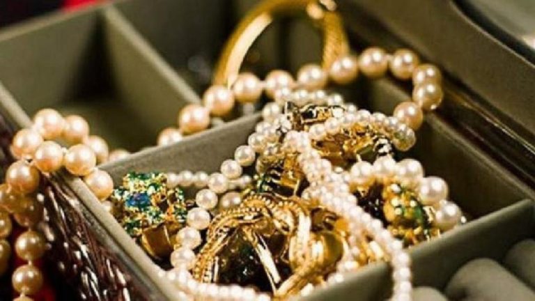 Σέρρες: 17χρονη «ξάφρισε» κοσμήματα 10.000 ευρώ
