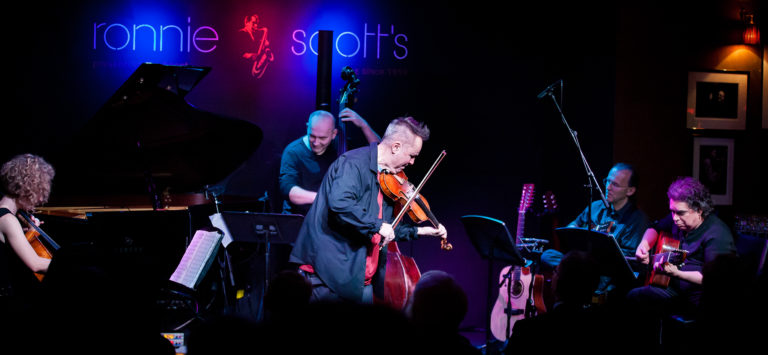 “The new Four Seasons” με τον Nigel Kennedy στο Ωδείο Ηρώδου του Αττικού