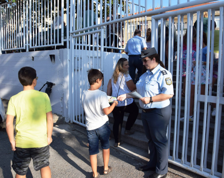 Πελοπόννησος: Μοίρασε φυλλάδια η τροχαία