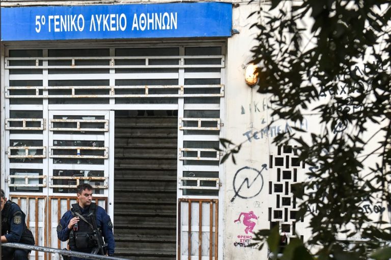 Εκκενώθηκε υπό κατάληψη κτήριο στα Εξάρχεια (video)