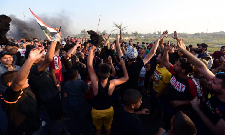 Δεκάδες νεκροί και χιλιάδες τραυματίες σε διαδηλώσεις που γίνονται από την Τρίτη στο Ιράκ
