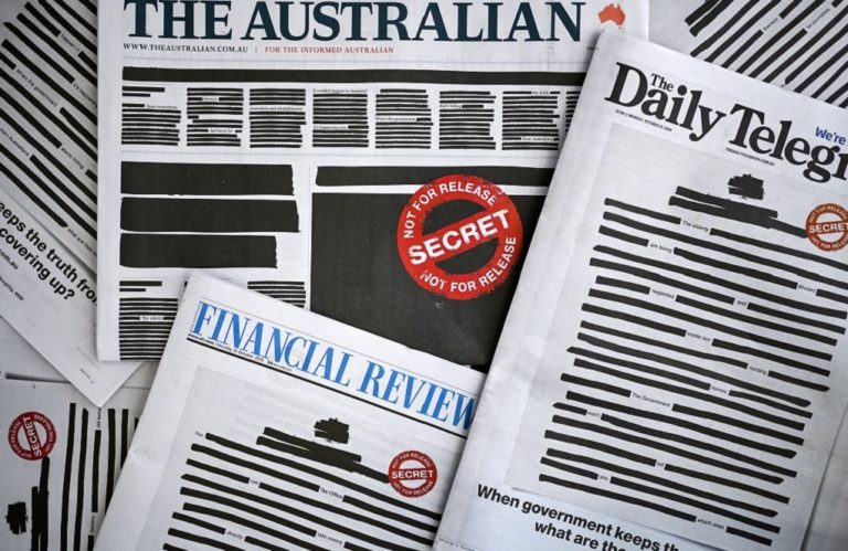 “Μαυρισμένα” τα πρωτοσέλιδα εφημερίδων στην Αυστραλία (video)