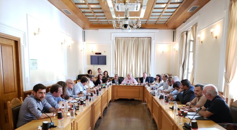 Κρήτη: Ενημερωτική συνάντηση στην Περιφέρεια για τα εκτελούμενα έργα στο νησί