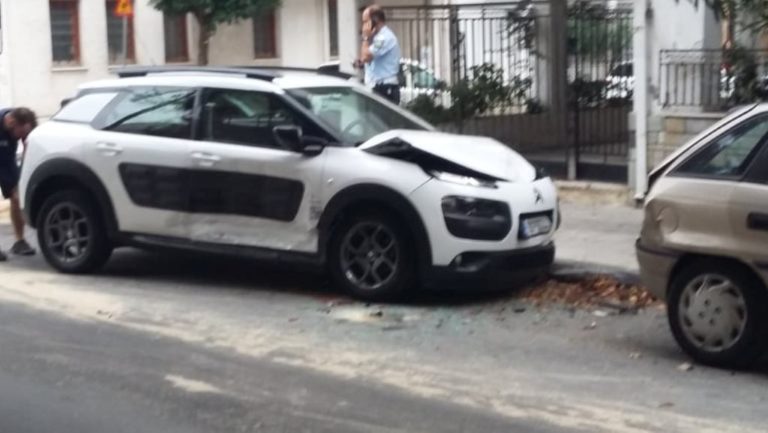 Απεγκλωβίστηκε από την Πυροσβεστική οδηγός μετά από τροχαίο
