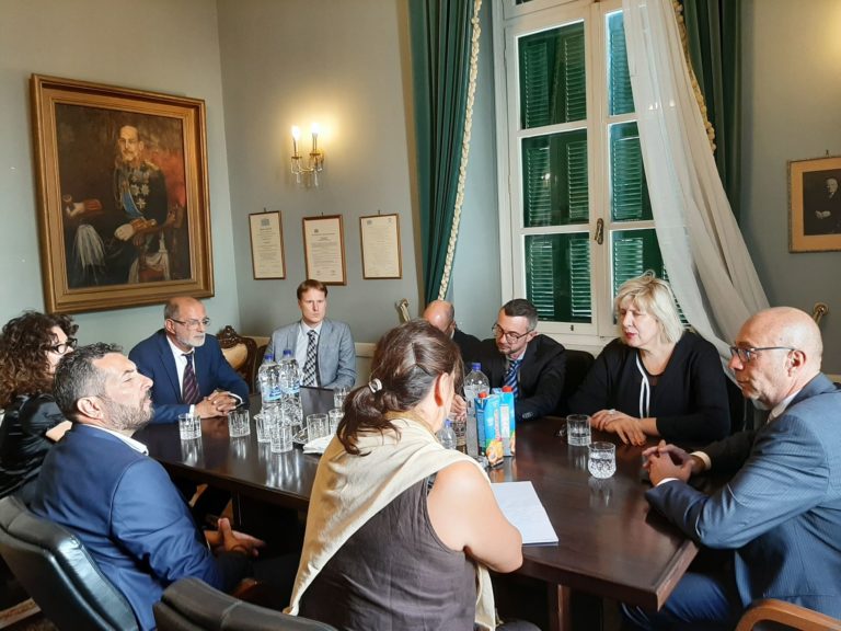 Ενημερώθηκε για τις αρνητικές επιπτώσεις του προσφυγικού-μεταναστευτικού στο νησί της Σάμου