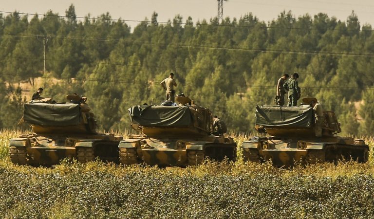 Συρία: Μάχες και σκληρό διπλωματικό παιχνίδι – Συνάντηση Πενς με Ερντογάν (video)