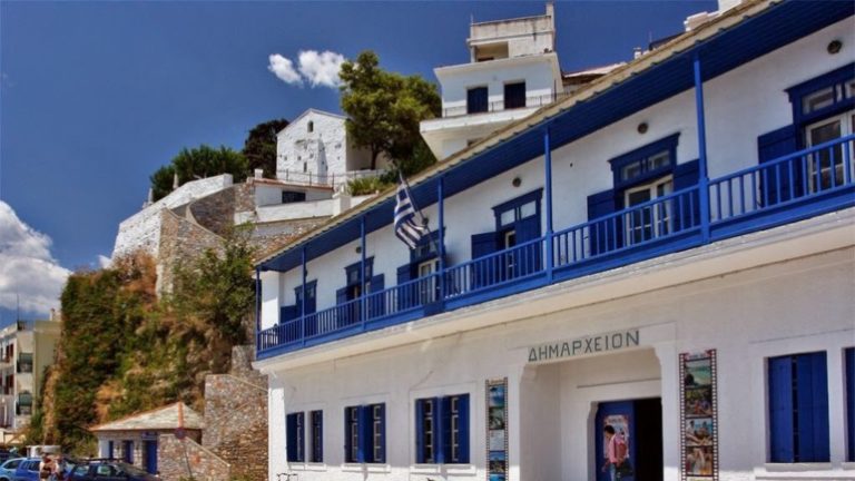 Απάντηση του Υπουργείου Οικονομικών για καταστροφές στην Σκόπελο από τη χαλαζόπτωση της 4ης Οκτωβρίου