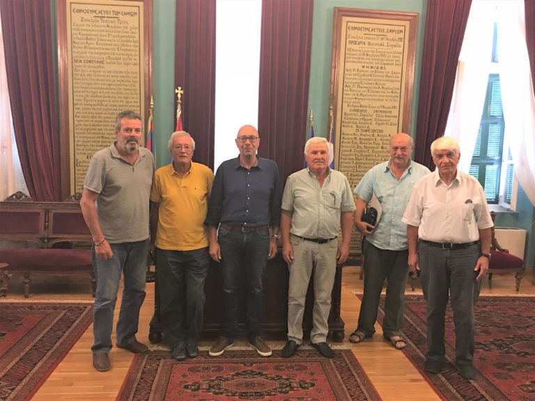 Συζήτησε με τους πρώην δημάρχους για το μεταναστευτικό