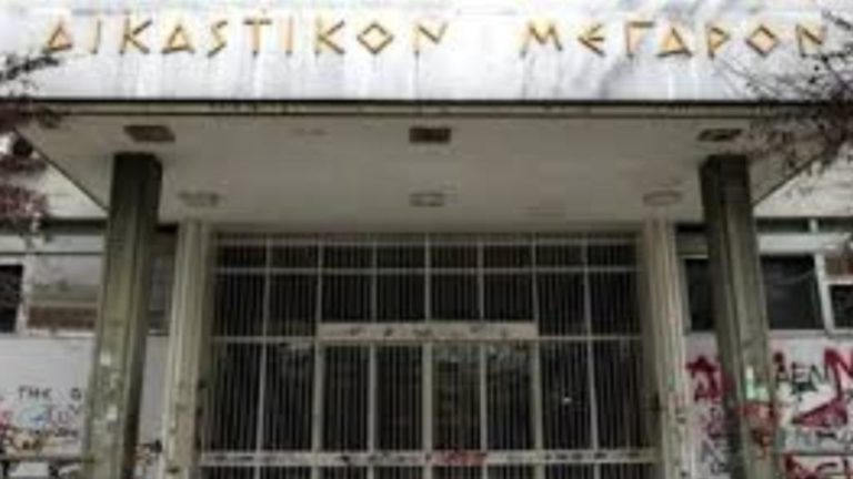 Οκτώ χρόνια για τον βιασμό της γυναίκας του και την κακοποίηση της κόρης του
