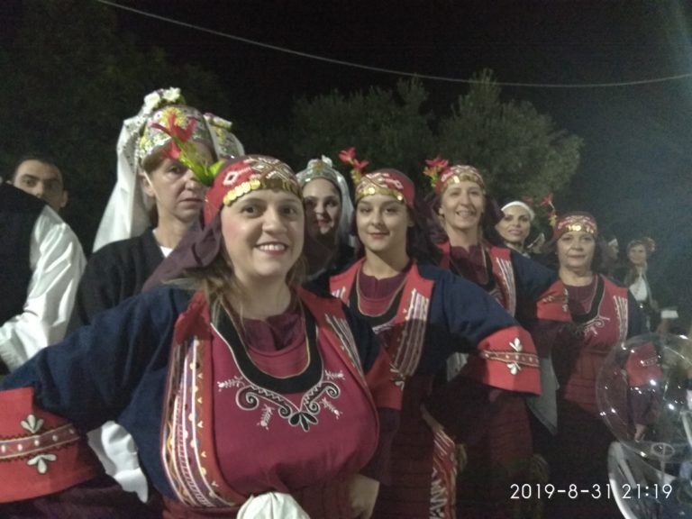 Κομοτηνή: Μια νύφη από τους Μεταξάδες διδάσκει  παραδοσιακούς χορούς στο χωριό της Νέας Καλλίστης