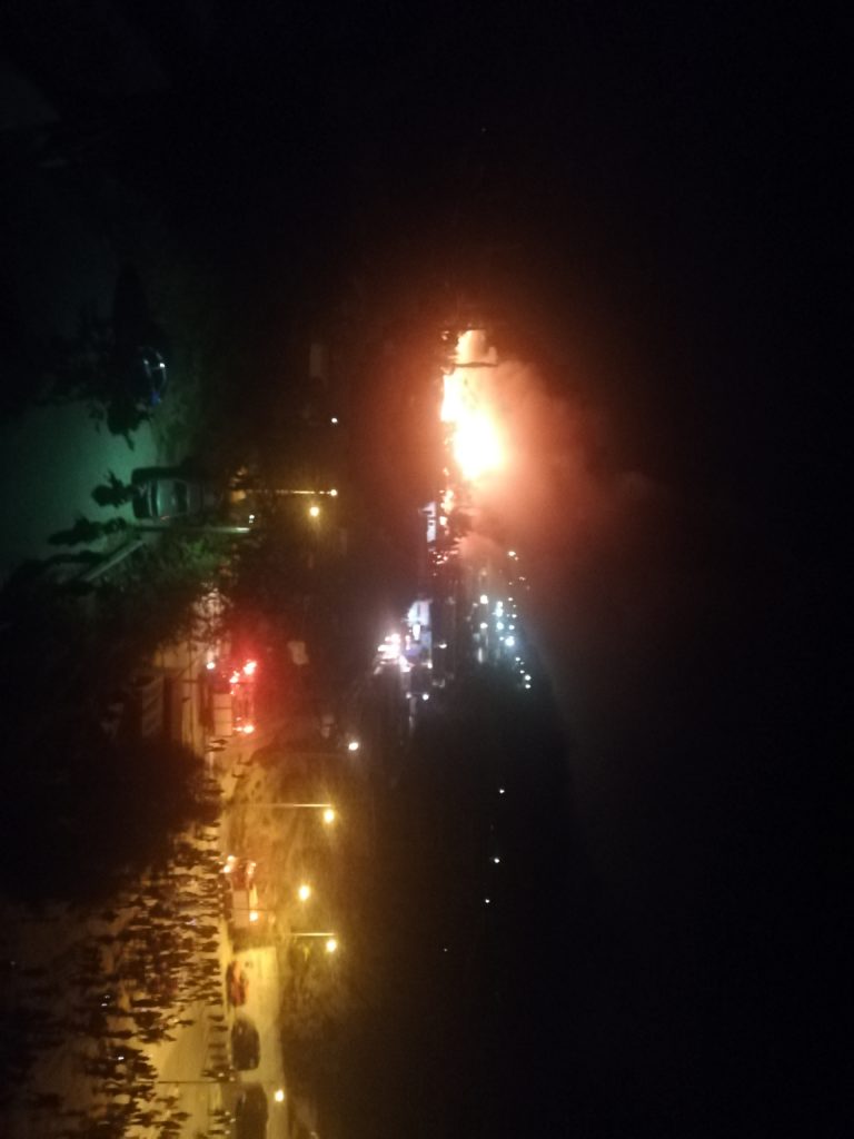 Καταστράφηκε ένα μεγάλο κομμάτι του ΚΥΤ της Σάμου από μεγάλη πυρκαγιά