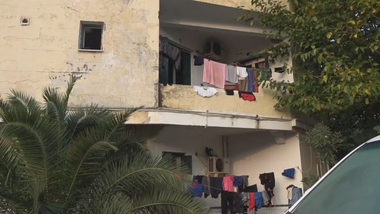 Έκαναν έφοδο οι αστυνομικοί σε κτίριο που έμεναν μετανάστες