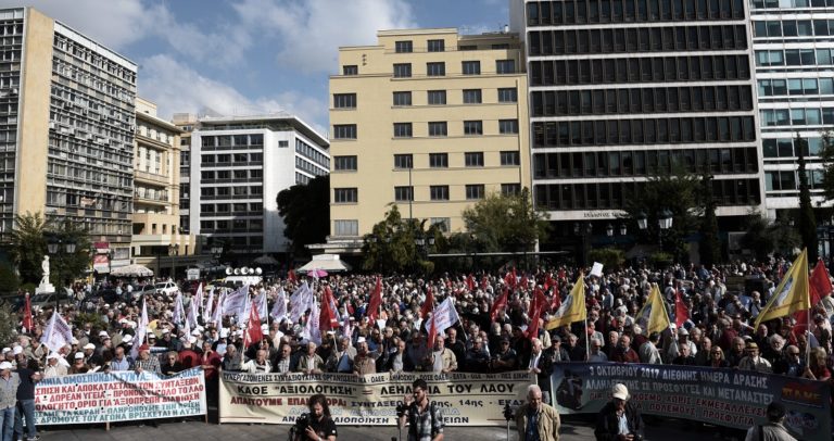 Παναττική συγκέντρωση συνταξιούχων στην πλατεία Κοτζιά (video)