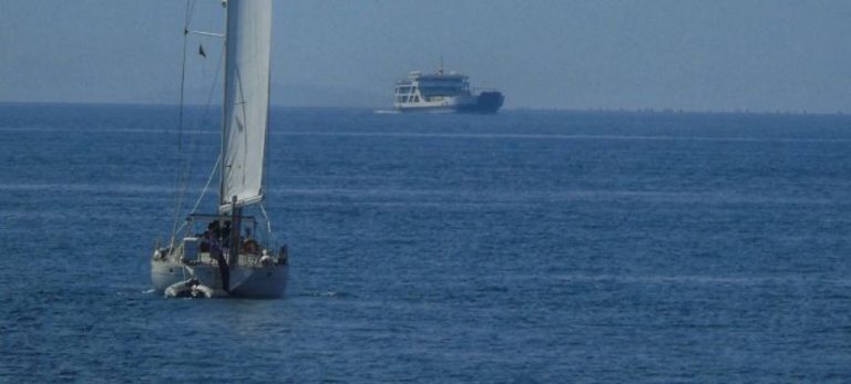 Στην Καλαμάτα οι περισσότεροι από τους 61 του ιστιοφόρου που κινδύνευσε  (video)