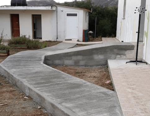 Χανιά: Η κοινότητα Αλβανών μεταναστών Κισάμου κατασκεύασε ράμπα σε ειδικό σχολείο
