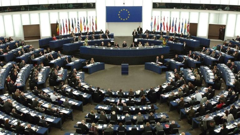 Ευρωβουλή: Περισσότερες από 47 εκ. γυναίκες ωθούνται κάτω από το όριο της φτώχειας