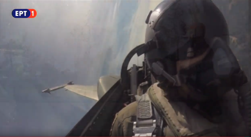«Χρόνια πολλά Ελλάδα»:Το μήνυμα του πιλότου του F-16 και του ΠτΔ (video)