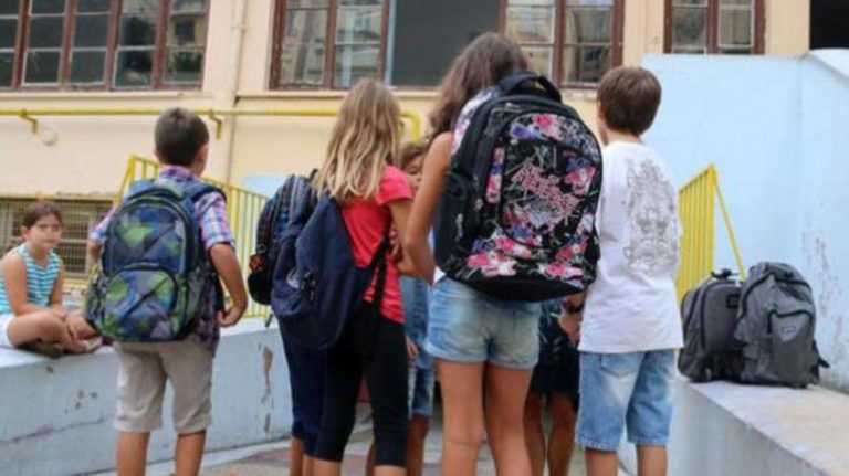 Οι μαθητές στηρίζουν το Κοινωνικό Παντοπωλείο του Δήμου Λαρισαίων