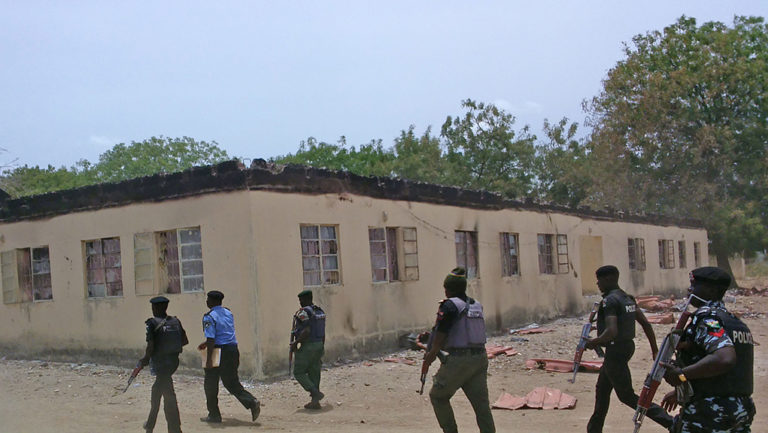 Στη Νιγηρία σχολείο είχε μετατραπεί σε “σπίτι του τρόμου”- Αλυσοδεμένοι μαθητές