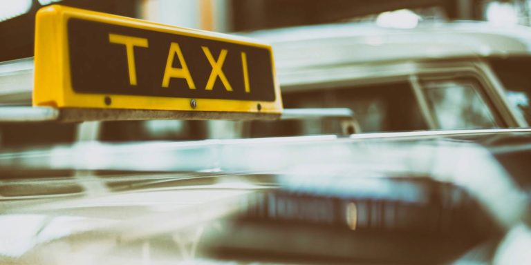 Ηράκλειο: Λήστεψαν ταξιτζή με απειλή μαχαιριού