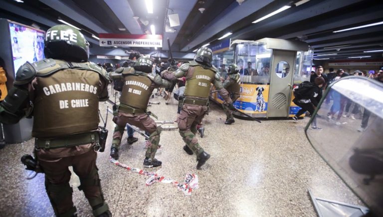 Tαραχές στη Χιλή: Σε κατάσταση έκτακτης ανάγκης στο Σαντιάγο