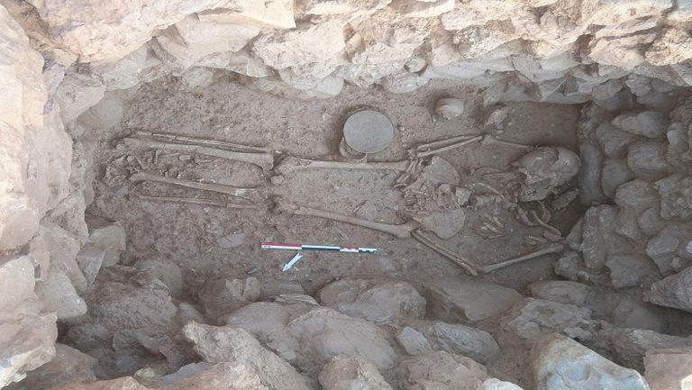 Σπάνιος άθικτος τάφος γυναίκας βρέθηκε στο Σίσι