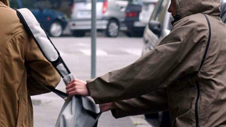 Σχηματίστηκε δικογραφία σε βάρος 36χρονου τσαντάκια