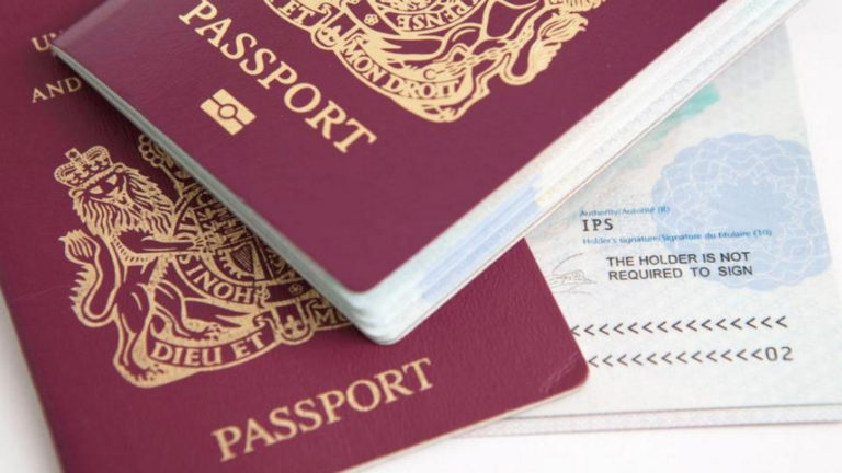 Συλλήψεις 56 αλλοδαπών για πλαστά διαβατήρια στα αεροδρόμια Χανίων και Ηρακλείου