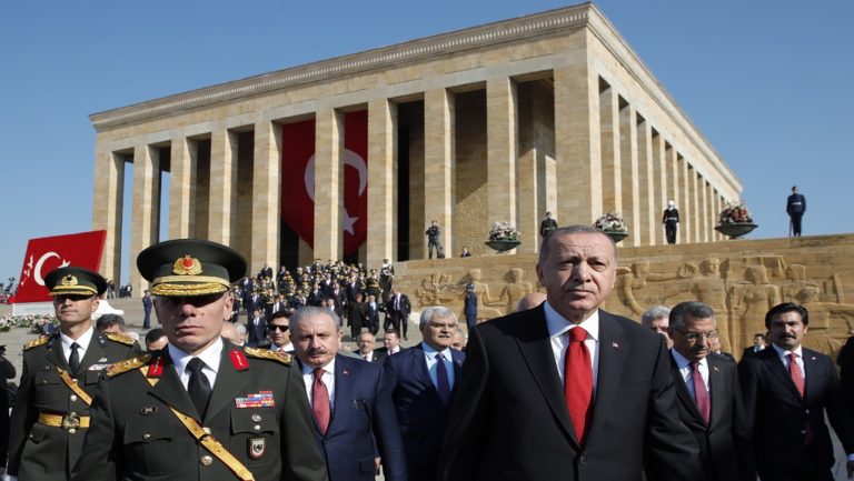 Με αναφορές στη “Γαλάζια Πατρίδα” η εθνική επέτειος της Τουρκίας (video)