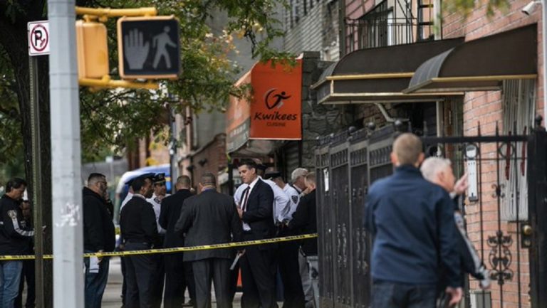 Τέσσερις νεκροί στο Μπρούκλιν- Ζάρια και πολυβόλα στον τόπο του εγκλήματος