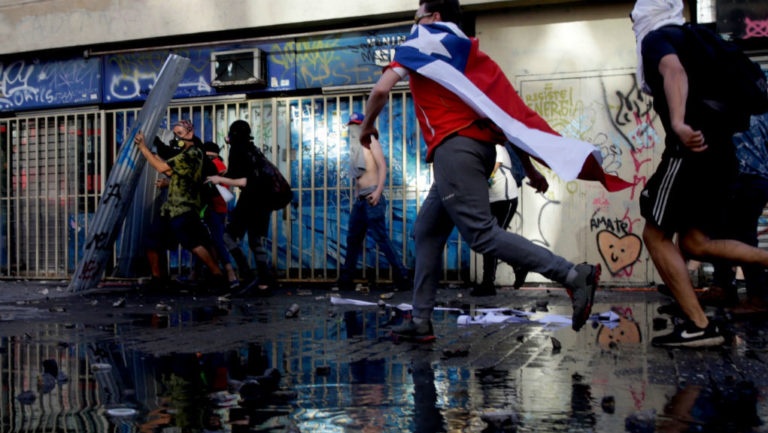 Χιλή: Διαδηλώσεις στα πλούσια προάστια του Σαντιάγο
