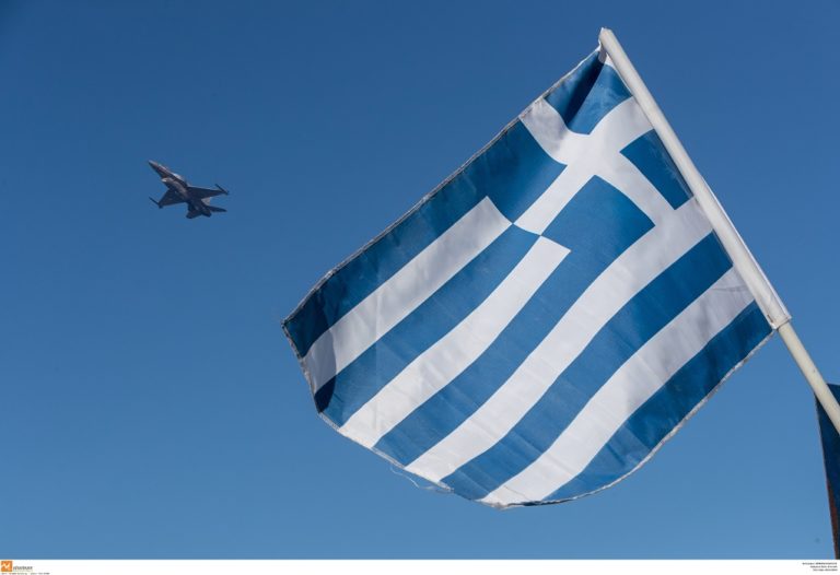 Σε εορταστικό κλίμα η Θεσσαλονίκη-Πλήθος κόσμου στη λιτάνευση των ιερών εικόνων (video)