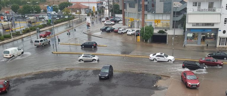 Τρίπολη : Έντονα καιρικά φαινόμενα – Με δυσκολία η κίνηση των αυτοκινήτων