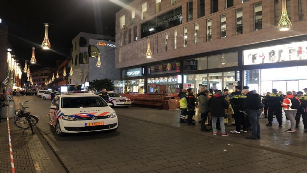 Επίθεση με μαχαίρι σε εμπορικό δρόμο της Χάγης- Λήξη συναγερμού στο Παρίσι