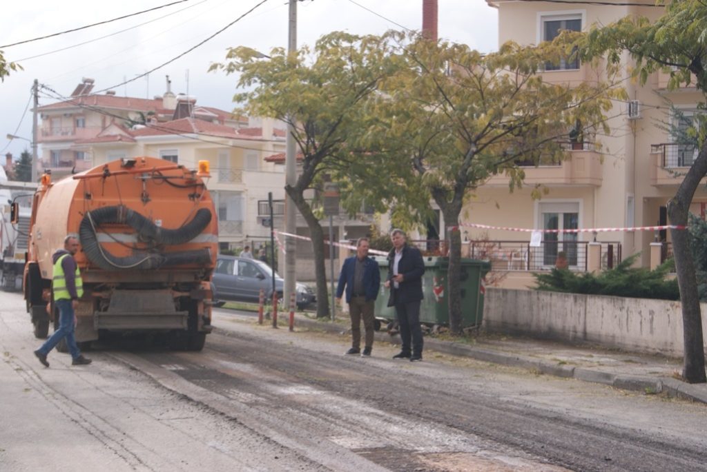 Κοζάνη: Σε εξέλιξη έργα ασφαλτόστρωσης και αποκατάστασης φθορών σε οδούς της πόλης