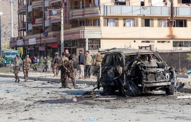 Αφγανιστάν: Τουλάχιστον 12 νεκροί από έκρηξη παγιδευμένου αυτοκινήτου στην Καμπούλ