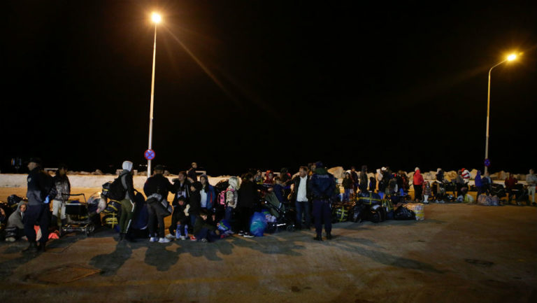 Συνεχίζεται η αποσυμφόρηση των νησιών – Θεοδωρικάκος: Να μπει τέλος στις ατελείωτες ροές (video)