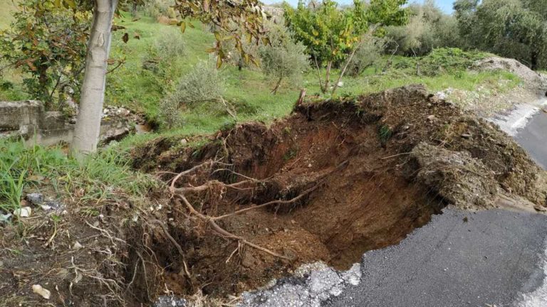 Παραμένουν αποκλεισμένα 15 άτομα στον Οβριό του Δήμου Ζαγοράς Μουρεσίου